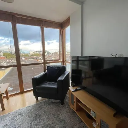 Cozy One Bedroom In Grand Canal